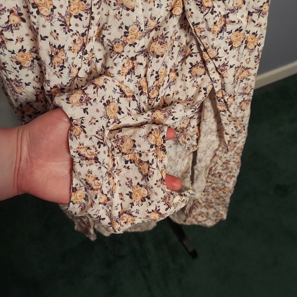 Floral Walk-Through Romper- Art Class Size Xl (14-16) Fits More Like A Teen - Picture 5 of 11